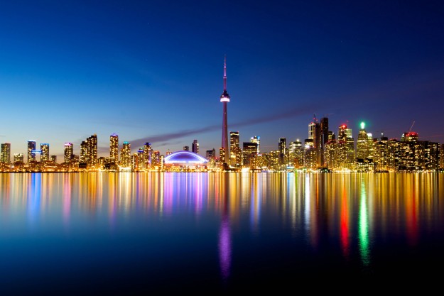 toronto-skyline-at-night-from-the-island4914x3255